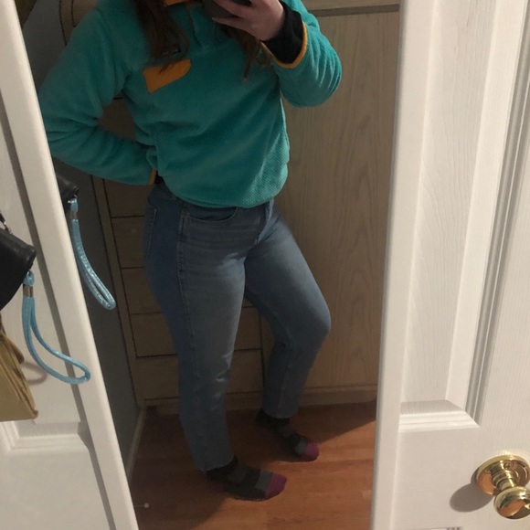 Hollister Ultra High-Rise Mom Jeans - Picture 4 of 6